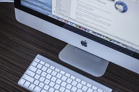 alluminio imac, Mela, elettronica, imac, tastiera, tenere sotto controllo, schermo, tecnologia, computer, attrezzatura informatica, tastiera del computer, tavolo, comunicazione, nessuno, il computer portatile, in casa, tecnologia wireless, numero, attività commerciale, connessione, natura morta, scrivania, avvicinamento, vista dall'alto, mobilia, attrezzatura, 4K, CC0, dominio pubblico, privo di copyright