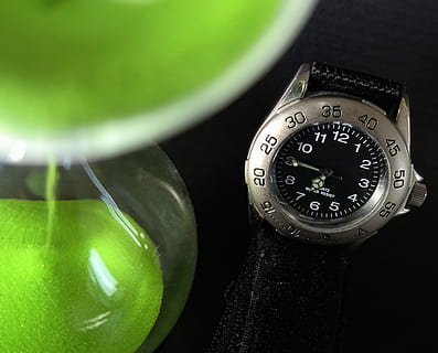 chronos, temps, l'horloge, montre, Sablier, chronographe, temps de, heures, heure indiquant, minutes, montre-bracelet, aiguille, les montres, timing, analogique, acier inoxydable, fermer, couleur verte, nature morte, à l'intérieur, personne, nombre, précision, cercle, prise de vue en studio, vue grand angle, table, la communication, Forme géométrique, regarder, transparent, forme, La technologie, 4K, CC0, domaine public, libre de droits