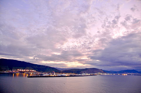 por do sol, bilbao, ria, euskadi, céu, panorama, turismo, vizcaya, ponte, Destaques, panorâmica, cidade, agua, nuvem - céu, arquitetura, natureza, exterior do edifício, estrutura construída, mar, montanha, crepúsculo, ninguém, iluminado, noite, destinos de viagem, transporte, beira-mar, reflexão, ponte - estrutura feita pelo homem, paisagem urbana, ao ar livre, baía, 4K, CC0, domínio público, royalty free