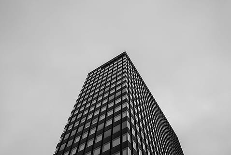 costruzione di cortine, fotografia ad angolo basso, architetto, progettazione architettonica, architettura, Berlino, bianco e nero, costruzione, città, contemporaneo, centro, Europa, esterno, finestre di vetro, colpo basso angolo, architettura moderna, ufficio, prospettiva, orizzonte, grattacielo, acciaio, il più alto, destinazione del viaggio, in viaggio, urbano, esterno dell'edificio, struttura costruita, Inquadratura dal basso, edificio per uffici esterno, moderno, alto - alto, cielo, natura, giorno, copia spazio, nessuno, all'aperto, cielo sereno, Torre, 2K, CC0, dominio pubblico, privo di copyright