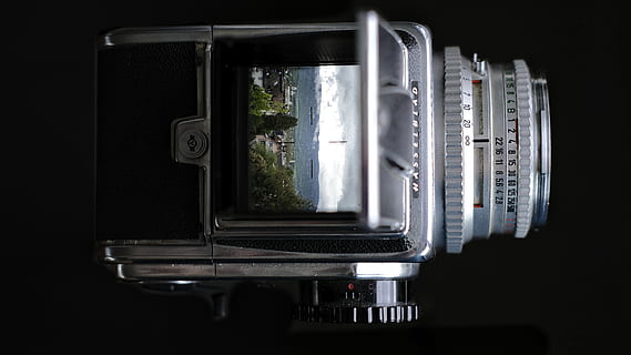 kamera, elektronik, Hasselblad, landskab, medium format, analog, video kamera, strop, våben, klinge, tilbehør, smykker, ædelsten, diamant, spænde, digitalt kamera, maskine, sølv, indendørs, teknologi, tæt på, ingen mennesker, transportform, transportmidler, sort baggrund, meddelelse, mørk, bil, fotografering temaer, afspejling, trådløs teknologi, gennemsigtig, land køretøj, motor køretøj, forbindelse, glas - materiale, vindue, sikkerhed, 5K, CC0, offentligt domæne, royaltyfrie