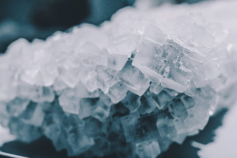 , Mineral, Nahansicht, Kristall, Geologie, drinnen, keine Leute, Natur, Schmuck, weiße Farbe, Blau, selektiver Fokus, Essen und Trinken, Edelstein, solide, Fokus auf den Vordergrund, Studioaufnahme, Quarz, Muster, Lebensmittel, Luxus, 5K, CC0, gemeinfrei, lizenzfrei