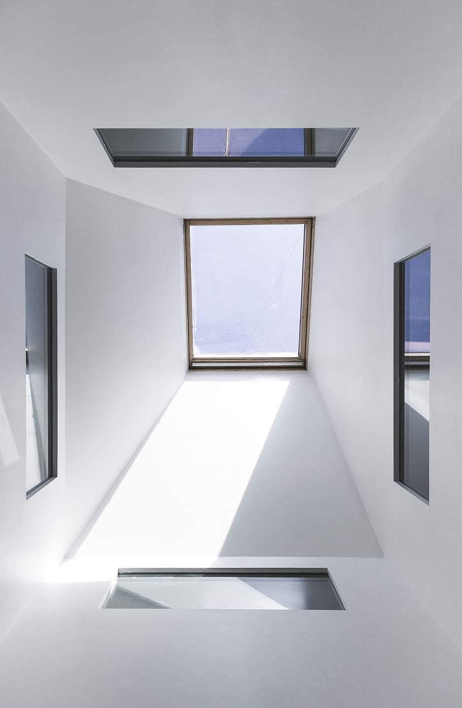 low-angle photo, white, painted, room, apartment, architectural, architecture, composition, contemporary, design, empty, exhibition, family, glass windows, indoors, inside, interior design, light, loft, low angle shot, minimalist, modern, skylight, wall, window, no people, sparse, sunlight, day, white color, building, simplicity, built structure, nature, museum, glass - material, geometric shape, business, office, ceiling, 5K