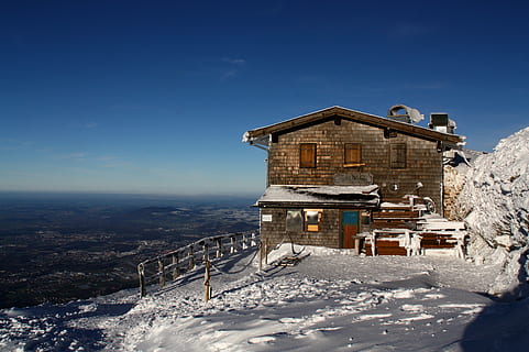hivern, cim, fred, genial, cel, panorama, paisatge, alt, unterberg, Salzburg, Austràlia, neu, temperatura de fred, arquitectura, estructura construïda, exterior de l'edifici, edifici, naturalesa, muntanya, medi ambient, bellesa a la natura, escenics - natura, casa, terra, destinacions de viatge, dia, viatjar, a l'aire lliure, cap gent, muntanya nevada, 2K, CC0, domini públic, lliure de regalies