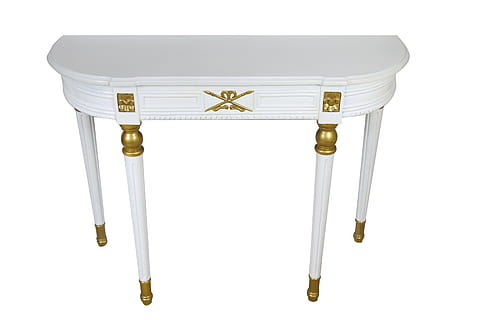 bord, konsol, dekorative, design, deco, træ-, ornament, dekoration, træ, hvid, hvid baggrund, skåret ud, guldfarvet, studio skud, guld, ingen mennesker, rigdom, luksus, smykker, fest, gave, hvid farve, bryllup, begivenhed, indendørs, metal, skinnende, to objekter, enkelt objekt, perle smykker, udsmykkede, sølvfarvet, Stærkt oplyst, 5K, CC0, offentligt domæne, royaltyfrie