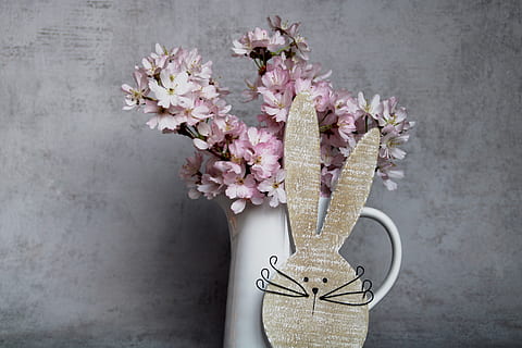 hare, påske, påskeharen, ører, påske tema, dekorasjon, vår, kirsebærblomster, blomster, fersk, bukett, dekorative, hage, rosa, romantisk, blomst, blomstrende plante, friskhet, anlegg, rosa farge, sårbarhet, veggbyggingsfunksjon, skjønnhet i naturen, skjørhet, nærbilde, innendørs, vase, ingen folk, natur, petal, vekst, stilleben, kunst og Håndverk, blomsterhodet, blomsterdekorasjon, 2K, CC0, offentlig domene, opphavsrett gratis
