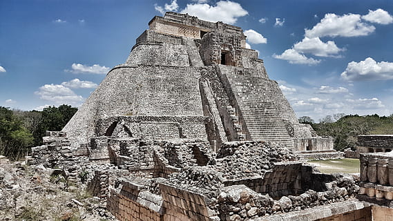 Mexiko, uxmal, Geschichte, die Vergangenheit, uralt, die Architektur, gebaute Struktur, Himmel, Anbetungsstätte, Reiseziele, alte Zivilisation, alte Ruine, Tourismus, Reise, Tag, Religion, Natur, Baum, Archäologie, Gebäudehülle, ruiniert, draußen, keine Leute, 5K, CC0, gemeinfrei, lizenzfrei