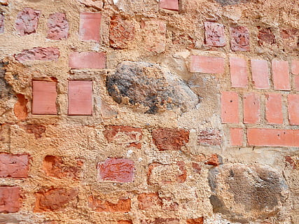 envellit, fons, bloc, trencar, maó, paret de maó, crack, espatllat, brut, grunge, vell, pedra, paret de pedra, estructura, paret, funció de construcció de parets, estructura construïda, arquitectura, textura, cap gent, exterior de l'edifici, dia, resistent, història, mal estat, marc complet, patró, aixafar, declivi, deteriorament, 1080P, CC0, domini públic, lliure de regalies