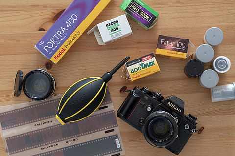 kamera, elektronikk, singapore, stropp, ruller, bilde, fotografering, film, filtre, nikon, foringsrør, Linsedeksel, digitalkamera, tekst, merkelapp, eske, kamera linse, bygning, bolig, leilighet, fotografering temaer, bord, kamera - fotografisk utstyr, tre - materiale, fotografisk utstyr, teknologi, rett over, høy vinkel visning, stilleben, innendørs, kommunikasjon, ingen folk, objektiv - optisk instrument, utstyr, vestlig skript, stor gruppe gjenstander, kunstkultur og underholdning, 4K, CC0, offentlig domene, opphavsrett gratis