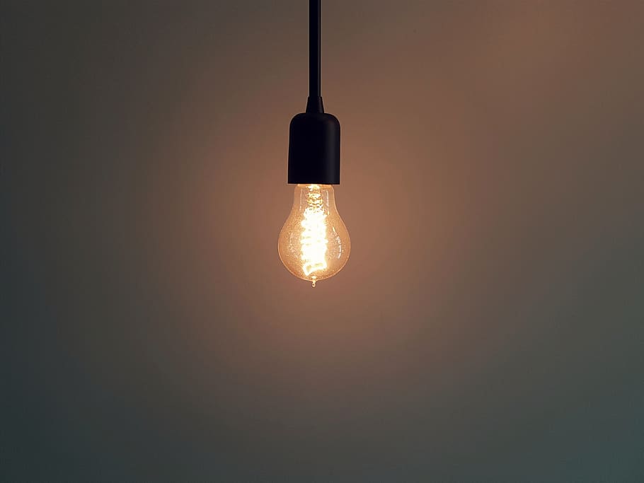 llum, bombeta, cable, electricitat, equips d’il·luminació, il·luminat, brillant, penjant, llum elèctrica, a l'interior, primer pla, cap gent, llum - fenomen natural, sol objecte, tecnologia, funció de construcció de parets, filament, connexió, llum penjant, Font d'alimentació, equipament elèctric, sostre, lluminositat, 1080P