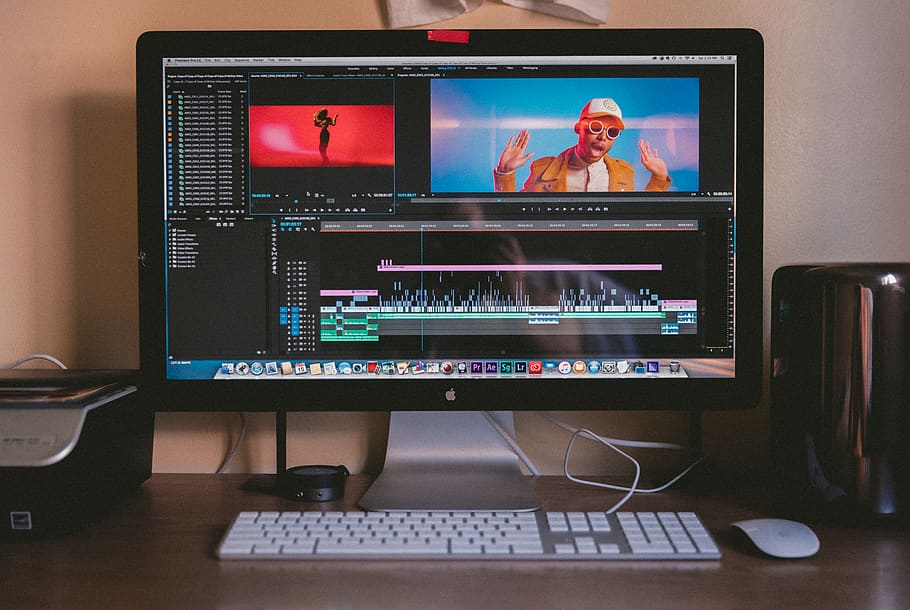 programari d'edició de vídeo, programari., tecnologia, ordinador, comunicació, equips informàtics, taula, monitor d’ordinador, connexió, a l'interior, home jove, teclat, utilitzant l’ordinador, tecnologia sense fils, teclat d’ordinador, escriptori, mobles, homes, PC d'escriptori, negocis, cultura i entreteniment artístic, Internet, 5K