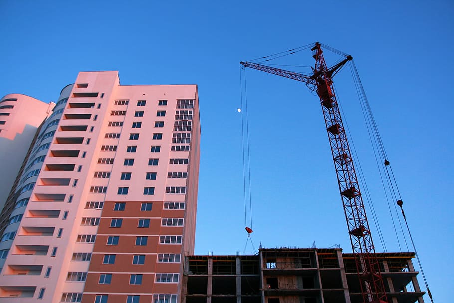 architetture, Ufa, , bloccare, costruire, costruzione, cemento, calcestruzzo, gru, industria, progetto, strutture, alto, urbano, tramonto, architettura, struttura costruita, macchinario, gru - macchine edili, esterno dell'edificio, industria di costruzioni, sviluppo, cielo sereno, cielo, Inquadratura dal basso, sito di costruzione, nessuno, città, blu, natura, giorno, attrezzatura da costruzione, incompleto, appartamento, 1080P