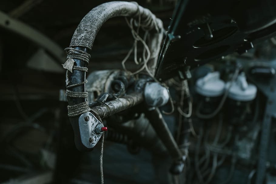 Canada, Québec, metal, tæt på, ingen mennesker, fokus på forgrunden, transportform, transportmidler, land køretøj, maskineri, teknologi, maskindel, dag, selektiv fokusering, industri, motor, udstyr, ventil, indendørs, forbindelse, køretøjsdel, maskine ventil, 5K