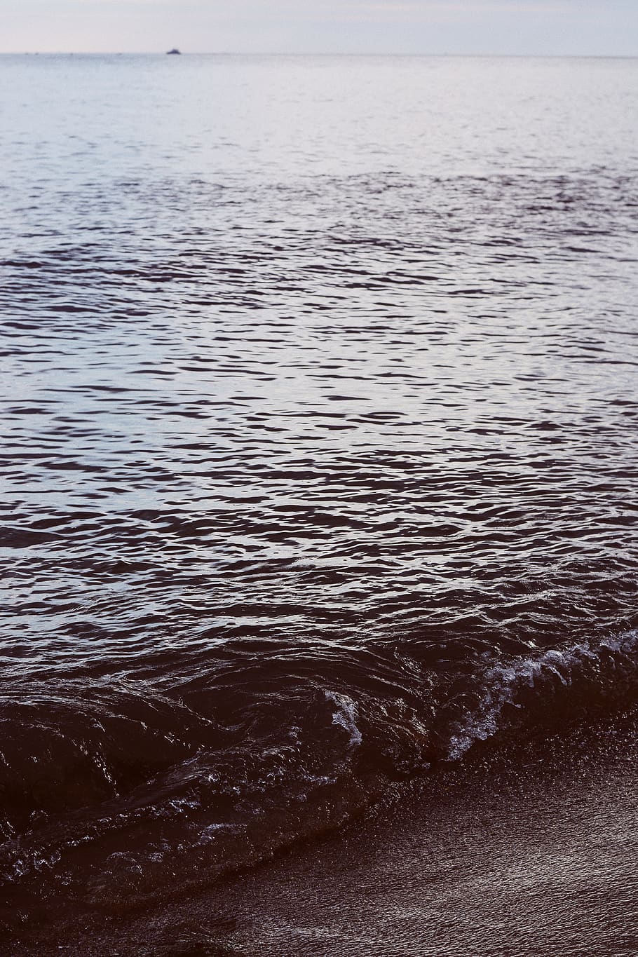 eau, vagues, lever du soleil, Soleil, lumière du soleil, mer, vsco, la nature, fond d'écran, Contexte, le coucher du soleil, beauté dans la nature, tranquillité, paysages - nature, ridée, front de mer, personne, scène tranquille, mouvement, journée, ciel, terre, en plein air, vague, idyllique, plage, vue grand angle, 5K