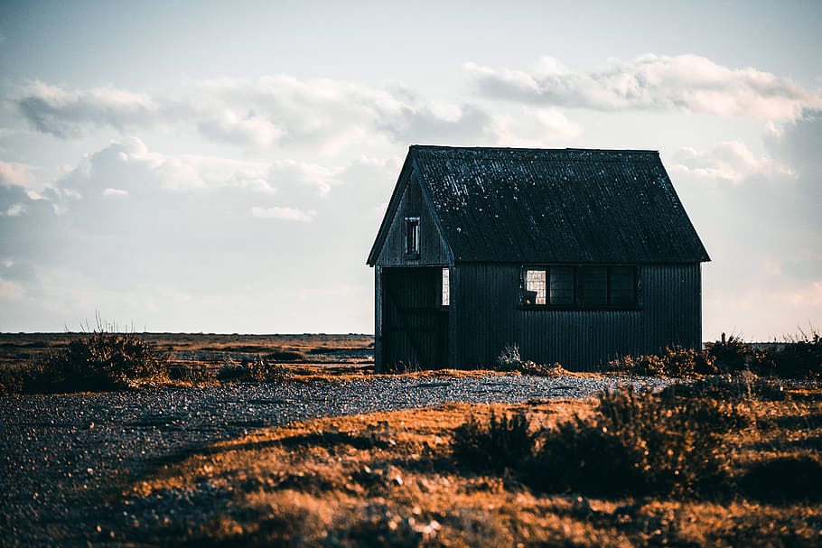 casa abandonada, abandonat, graner, cabina, núvols, la llum del dia, sec, granja, herba, refugi, paisatge, rústic, cel, estructura construïda, arquitectura, exterior de l'edifici, núvol - cel, casa, naturalesa, camp, cap gent, terra, edifici, dia, edifici agrícola, a l'aire lliure, vell, llum solar, planta, deteriorament, 5K