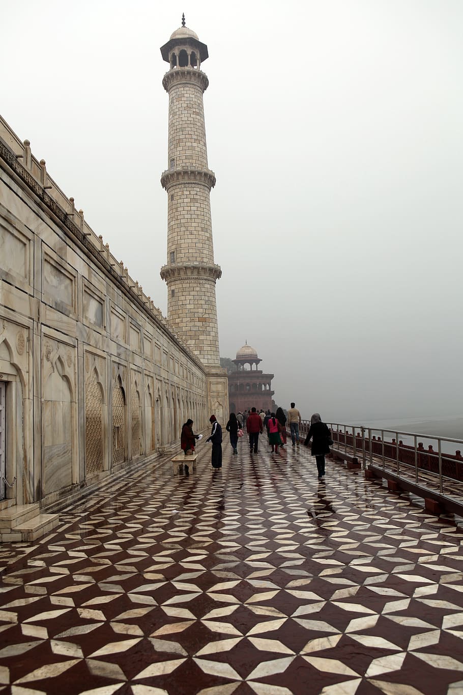 Indie, agra, architektura, stavba, skupina lidí, Dějiny, minulost, cestovní ruch, destinace, nebe, exteriér budovy, cestovat, Příroda, skutečných lidí, čisté nebe, velká skupina lidí, ženy, dav, budova, muži, den, pamětní, venku, podlaha, architektonický sloup, kachličková podlaha, 5K