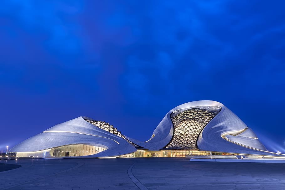 harbin, Čína, noc, architektura, modrý, stavba, město, exteriér budovy, nebe, moderní, destinace, umělecká kultura a zábava, svítí, nikdo, Příroda, soumrak, cestovat, venku, kongresové centrum, voda, tvaru trojúhelníku, 5K