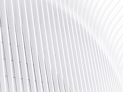surface blanche, modèle, plein cadre, arrière-plans, couleur blanche, personne, fermer, texturé, métal, structure construite, répétition, architecture, journée, à l'intérieur, lumière du soleil, blanc, abstrait, dans une rangée, rayé, construction de murs, stores, couleur argentée, le fer, 4K, CC0, domaine public, libre de droits