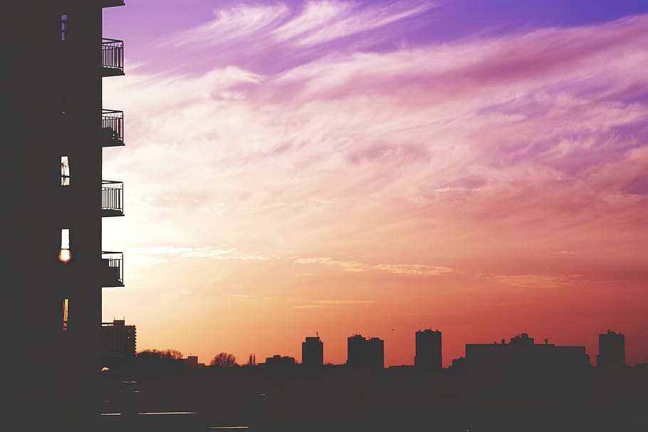 arquitectura, edifici, infraestructura, posta de sol, silueta, horitzó, ciutat, núvols, cel, estructura construïda, exterior de l'edifici, color taronja, cap gent, núvol - cel, naturalesa, gratacels, torre, a l'aire lliure, exterior d’edifici d’oficines, horitzó urbà, alta - alta, paisatge, barri residencial, paisatge urbà, apartament, cel romàntic, 5K