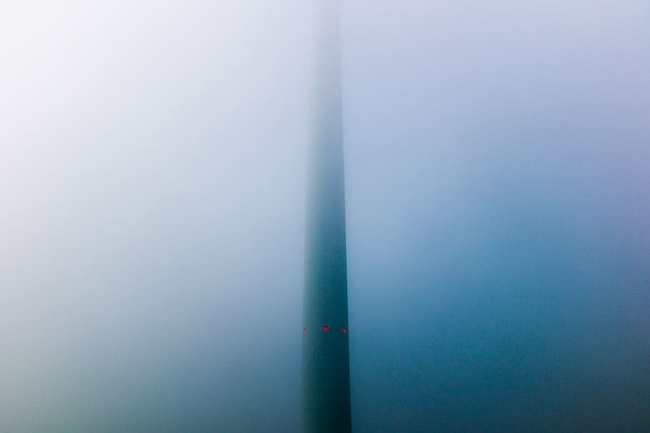 bílá jednokřídlá lednice, Příroda, mlha, venku, architektura, kouř, ztlumit, amager centrum zdrojů, Kodaň, komín, v noci, Šedá, smog, počasí, znečištění, motor, stroj, turbína, útes, nikdo, den, voda, moře, scenics - příroda, nebe, stavba, krása v přírodě, letecký pohled, klidné scény, klid, kopie prostor, celý rám, pozadí, 5K