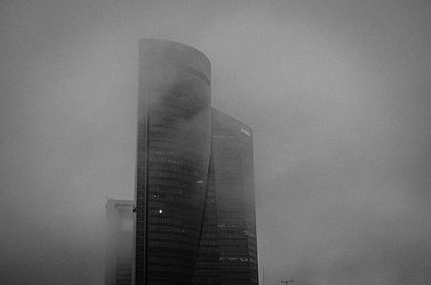 Ispanija, madrid, debesis, bokštas, panorama, pastatas, rascacielos, torres, edificios, dangoraižis, rūkas, pastatyta struktūra, architektūra, pastato išorė, aukštas - aukštas, tarša, dangus, miestas, nėra žmonių, biurų pastato išorė, dūmų, pobūdį, žemas kampo vaizdas, lauke, dieną, industrija, modernus, oro tarša, smogas, finansinis rajonas, 4K, CC0, Viešasis domenas, nemokamai