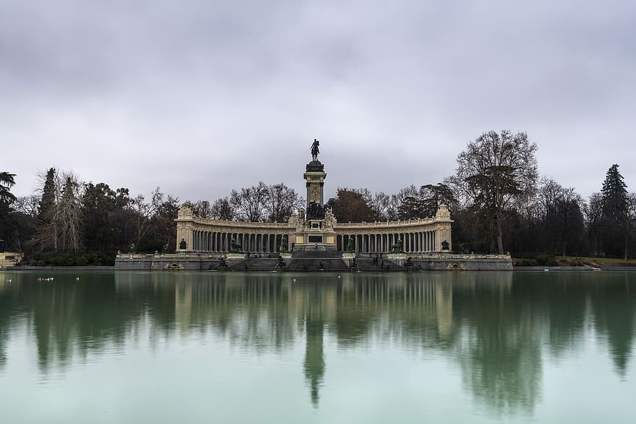 sø, spejl, landskab, afspejling, refleksioner, blå, himmel, berolige, vand, ferie, smuk, farve, natur, fjernelse, monument, romantisk, eftermiddag, arkitektur, bygget struktur, havnefronten, træ, bygning udvendig, plante, rejsemål, sky - himmel, ingen mennesker, dag, historie, fortiden, rejse, turisme, udendørs, 8K