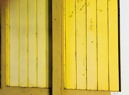 taulons de fusta groga, disseny, porta, panell, superfície, textura, fusta, taulons de fusta, groc, cap gent, material de fusta, marc complet, fons, arquitectura, seguretat, estructura construïda, funció de construcció de parets, patró, tancat, dia, exterior de l'edifici, primer pla, protecció, resistent, vell, a l'aire lliure, 4K, CC0, domini públic, lliure de regalies