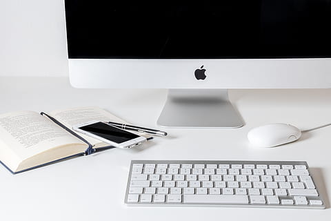 spaţiu, gri, iPad, cutie, măr, conexiune, date, desktop-, Electronică, Internet, tastatură, laptop, Monitor, șoarece, birou, ecran, tehnologie, fără fir, muncă, calculator, masa, echipamente de calcul, mobila, tastatura, comunicare, în interior, tehnologia fără fir, natură moartă, mouse-ul computerului, nici o persoana, Monitorul computerului, Afaceri, culoare alba, calculatorul de birou, 5K, CC0, domeniu public, fără drepturi de autor