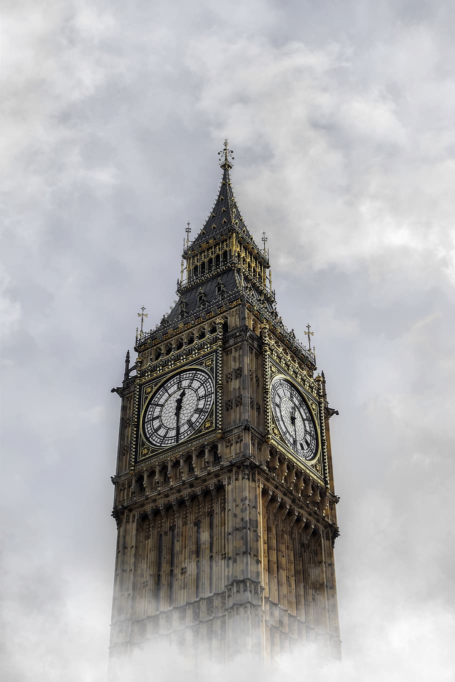 rellotge big ben, núvol - cel, estructura construïda, exterior de l'edifici, torre, cel, arquitectura, Torre del Rellotge, vista d’angle baix, destinacions de viatge, ciutat, edifici, temps, turisme, viatjar, cap gent, rellotge, naturalesa, alta - alta, dia, fletxa, estil gòtic, 5K