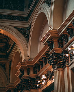 interno edificio marrone, architettura, struttura costruita, in casa, costruzione, luogo di culto, spiritualità, Inquadratura dal basso, credenza, religione, nessuno, soffitto, Organo a canne, ornato, strumento musicale, musica, arco, storia, architettura e arte, intaglio, 4K, CC0, dominio pubblico, privo di copyright
