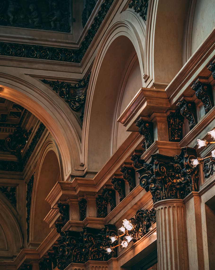 interno edificio marrone, architettura, struttura costruita, in casa, costruzione, luogo di culto, spiritualità, Inquadratura dal basso, credenza, religione, nessuno, soffitto, Organo a canne, ornato, strumento musicale, musica, arco, storia, architettura e arte, intaglio, 4K