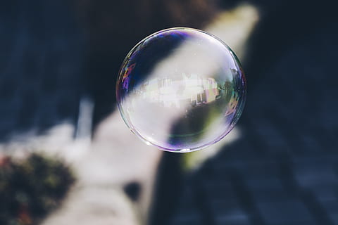 klares buble, Blase, Himmel, abspielen, Spielplatz, Kind, Ball, Spiegeln, Schlag, Seifenblase, Weg, durchschauen, optische Reflexion, Spiegelreflexion, Kreis, Puff, Bläschen, klar, luzent, spielen, jugendlich, Kugel, Zerbrechlichkeit, transparent, Verletzlichkeit, Reflexion, Natur, in der Luft, Seifenlauge, Fokus auf den Vordergrund, keine Leute, Nahansicht, Tag, gestalten, draußen, Geometrische Figur, einzelnes Objekt, fliegend, Design, 5K, CC0, gemeinfrei, lizenzfrei