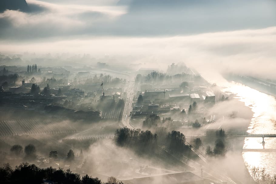 boira, sol, godrays, raigs solars, paisatge, ciutat, bellesa a la natura, núvol - cel, escenics - natura, arbre, cel, tranquil·litat, escena tranquil·la, cap gent, planta, naturalesa, medi ambient, dia, a l'aire lliure, idíl·lic, raig de sol, escena no urbana, vista d’angle alt, nebulós, 4K