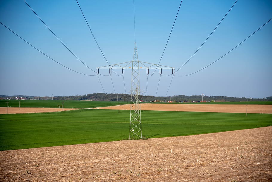 energia, elettricità, linea, attuale, alta tensione, linee elettriche, strommast, paesaggio, pilone, Elektrik, elettricista, Alimentazione elettrica, isolatori, voltaggio, linea elettrica, cielo, cavo, campo, natura, terra, nessuno, giorno, erba, tecnologia, connessione, pilone dell'elettricità, combustibile e produzione di energia, ambiente, all'aperto, pianta, sport, cielo sereno, 5K