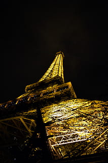 Francia, Parigi, Torre Eiffel, notte, nessuno, architettura, struttura costruita, storia, il passato, Inquadratura dal basso, cielo, natura, copia spazio, color oro, esterno dell'edificio, vecchio, destinazioni di viaggio, legno - materiale, cielo sereno, città, all'aperto, costruzione, illuminato, sfondo nero, rovinato, 4K, CC0, dominio pubblico, privo di copyright