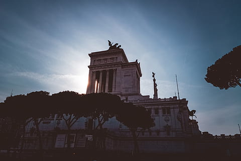 hito blanco, arquitectura, edificio, columnas, patrimonio, punto de referencia, fotografía de ángulo bajo, Monumento, estructura construida, cielo, exterior del edificio, vista de ángulo bajo, naturaleza, ciudad, destinos de viaje, historia, el pasado, nadie, nube - cielo, viaje, turismo, árbol, planta, al aire libre, día, 5K, CC0, dominio público, libre de derechos
