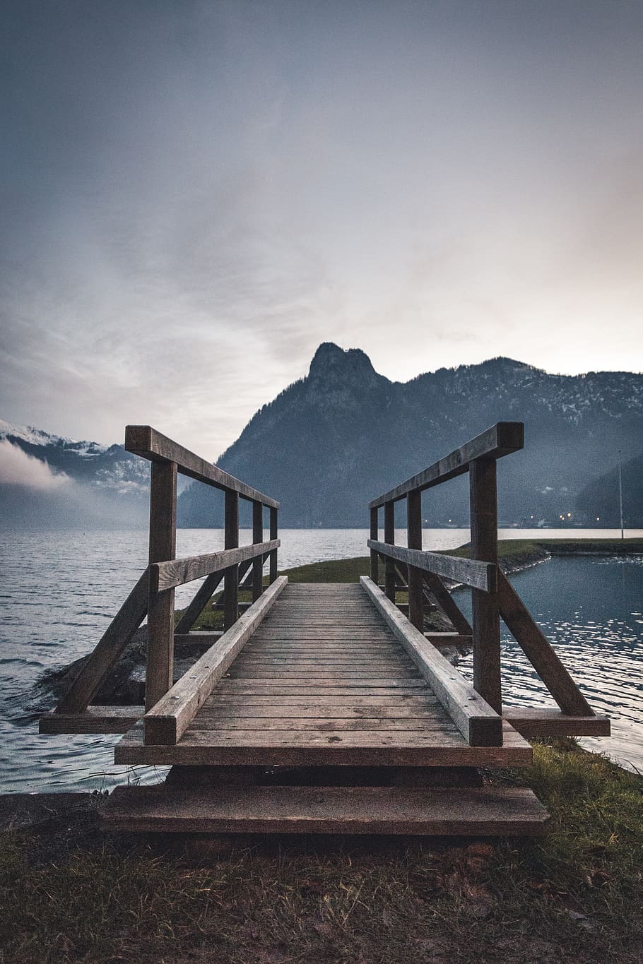 Austràlia, traunkirchen, muntanya, aigua, cel, llac, arbre, bosc, mar, núvol, pont, tranquil·litat, escena tranquil·la, moll, escenics - natura, bellesa a la natura, naturalesa, material de fusta, el camí a seguir, Serra, direcció, dia, estructura construïda, cap gent, arquitectura, núvol - cel, a l'aire lliure, llarg, 2K