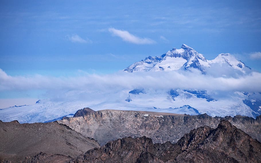 argentina, refugio lynch, bjerg, himmel, skyer, cerro tronador, sne, miljø, landskab, scenics - natur, kold temperatur, vinter, sky - himmel, skønhed i naturen, blå, gletscher, natur, is, klippe, ikke-urbane scene, rejsemål, rock-objekt, rolig scene, ingen mennesker, bjergkæde, udendørs, snedækket bjerg, 4K