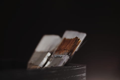 pensler, børster, dybdeskarphed, indendørs, ingen mennesker, stilleben, tæt på, studio skud, sort baggrund, børste, pensel, selektiv fokusering, kopiere plads, træ - materiale, kreativitet, Kunst og håndværk, beholder, fokus på forgrunden, sort farve, valg, variation, gruppe af objekter, metal, 4K, CC0, offentligt domæne, royaltyfrie