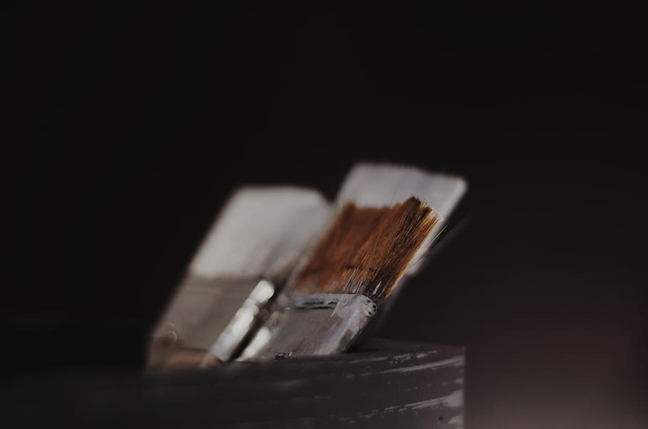 pensler, børster, dybdeskarphed, indendørs, ingen mennesker, stilleben, tæt på, studio skud, sort baggrund, børste, pensel, selektiv fokusering, kopiere plads, træ - materiale, kreativitet, Kunst og håndværk, beholder, fokus på forgrunden, sort farve, valg, variation, gruppe af objekter, metal, 4K