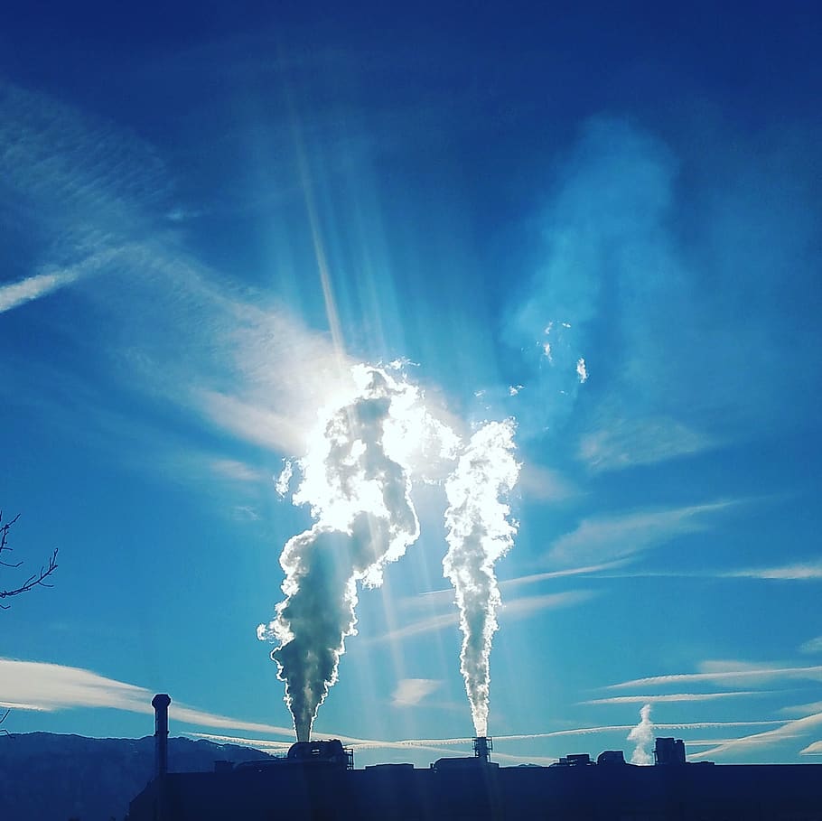 fum de la fàbrica, cel, núvols, la llum del dia, energia, planta industrial, paisatge, Pol · lució, escènic, sol, núvol - cel, blau, pila de fums, medi ambient, fum - estructura física, naturalesa, indústria, exterior de l'edifici, cap gent, fàbrica, emetent, qüestions ambientals, contaminació de l'aire, dia, llum solar, arquitectura, raig de sol, assolellat, fums, poder a la natura, 720P