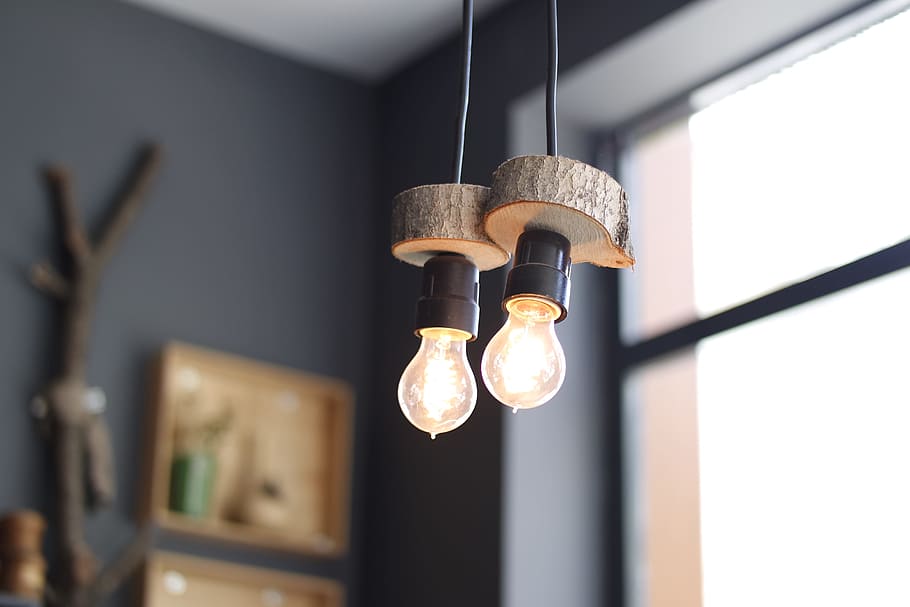 llums, brillant, bombetes, idea, interior, decoració, oficina, penjant, equips d’il·luminació, centrar-se en primer pla, vista d’angle baix, cap gent, il·luminat, bombeta, electricitat, a l'interior, primer pla, sostre, llum, interior de casa, llum penjant, llum elèctrica, enfocament selectiu, vidre - material, arquitectura, 5K