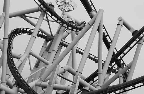 Rollercoaster, vedere unghiulară joasă, metal, nici o persoana, parc de distractii, arta culturii și divertismentului, parc de distracții, zi, cer, complexitate, construită, model, natură, în aer liber, proiecta, conexiune, artă și sculptură, cer senin, arhitectură, formă, 4K, CC0, domeniu public, fără drepturi de autor