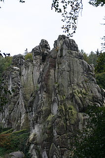 Kaya, katı, doğa, peyzaj, okra, karışım, kahverengi ütüler, gökyüzü, arazi, kaya - nesne, bitki, kaya oluşumu, ağaç, düşük açılı görünüş, gün, uçurum, insansız, açık havada, doğada güzellik, açık hava, büyüme, çevre, huzur, kuvvet, formasyon, yüksek, aşınmış, 2K, CC0, kamu malı, telif ücretsiz
