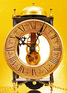 antiguo, cita, reloj, cuenta regresiva, fecha tope, marcar, elegante, horas, medianoche, minutos, numerales, paso, punteros, presión, romano, segundo, hora, doce, vendimia, nadie, amarillo, de cerca, adentro, la cara del reloj, Números romanos, pared - característica de la construcción, número, iluminado, forma, instrumento de tiempo, color dorado, minutero, estilo retro, modelo, exactitud, florido, lámpara eléctrica, 720P, CC0, dominio público, libre de derechos