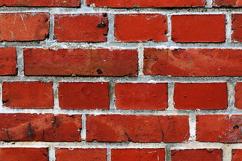 rote Backsteinmauer, Ziegelwand, Ziegel, Zement, Muster, Steine, Wand, rot, Vollbild, Backstein, Hintergründe, Wandbau - Funktion, die Architektur, gebaute Struktur, keine Leute, texturiert, Nahansicht, Tag, draußen, weiße Farbe, Wiederholung, Gebäudehülle, Kunst und Handwerk, in einer Reihe, silberfarben, 5K, CC0, gemeinfrei, lizenzfrei