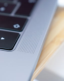computer, elettronica, hardware, computer hardware, pc, il computer portatile, tastiera, tastiera del computer, grigio, dettaglio, Mela, minimo, Mac, spazio, luce, cellulare, Telefono, computer di superficie, Tablet, tecnologia, tecnologia wireless, comunicazione, connessione, messa a fuoco selettiva, avvicinamento, attrezzatura informatica, nessuno, in casa, girato in studio, parte del computer, natura morta, attrezzatura, vista dall'alto, dispositivo di informazione portatile, singolo oggetto, tasto del computer, sfondo blu, comunicazioni globali, 4K, CC0, dominio pubblico, privo di copyright