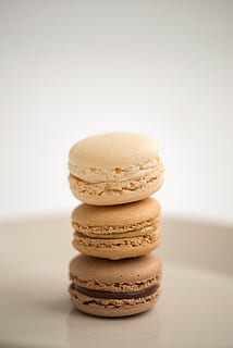 macaron, macarró, cookies, cookie, pastisseria, dolç, dolços, postres, simple, mínim, pila, tractar, llaminadures, fleca, productes al forn, xocolata, vainilla, sucre, menjar dolç, menjar i beguda, indulgència, temptació, menjar, al forn, a l'interior, cap gent, tir de l'estudi, equilibri, llest per menjar, frescor, fons blanc, menjar poc saludable, menjar francès, berenar, galetes de xocolata, 5K, CC0, domini públic, lliure de regalies