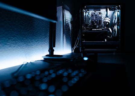 appareil électronique, brouiller, fermer, contemporain, CPU, foncé, dispositif, électronique, équipement, concentrer, à l'intérieur, lumières, moderne, pc, La technologie, personne, machinerie, métal, mise au point sélective, se concentrer sur le fond, architecture, matériel d'éclairage, industrie, journée, Occupation, escalier, thèmes de la photographie, science, réflexion, 5K, CC0, domaine public, libre de droits