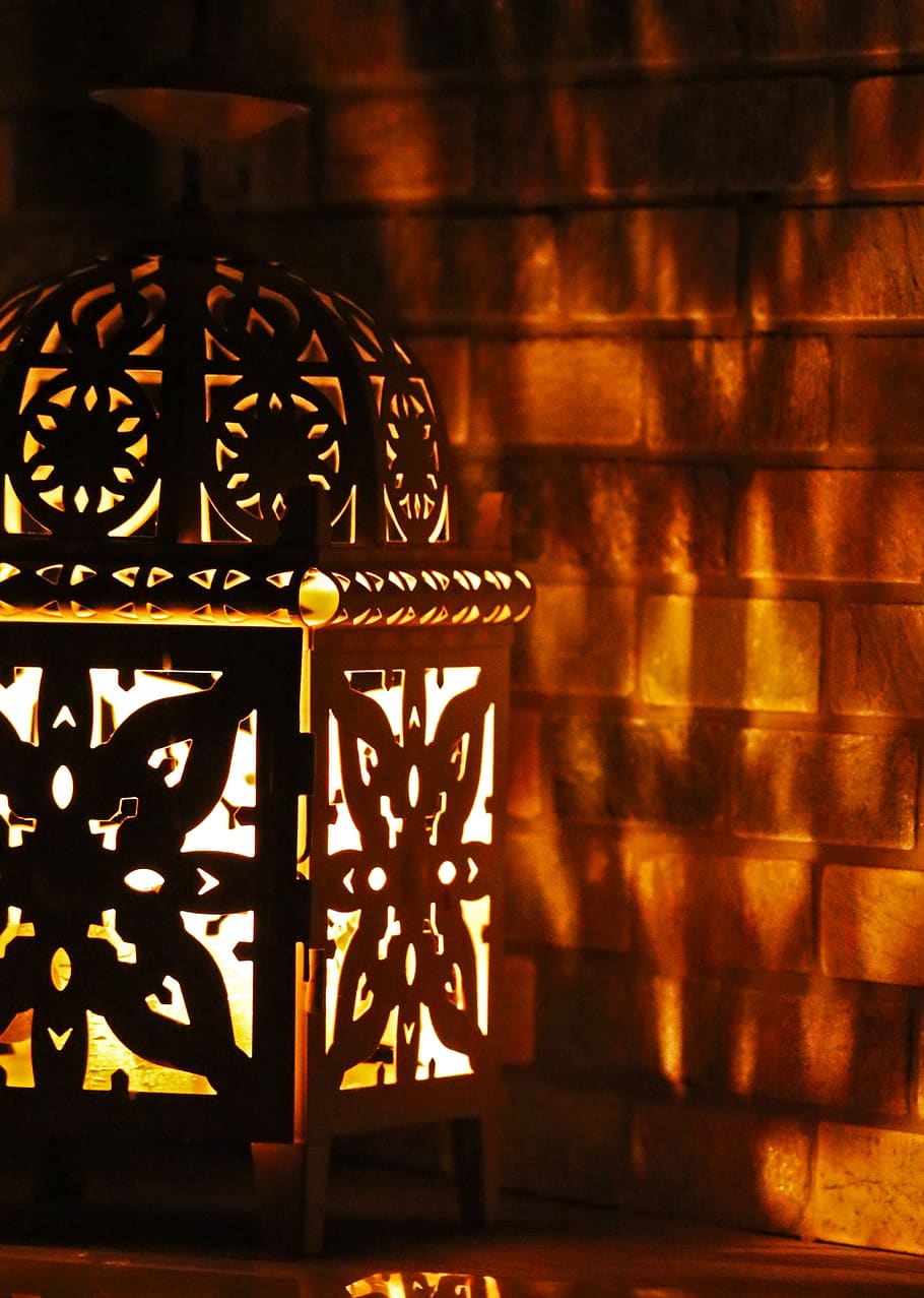 orientar, Llanterna oriental, llanterna, marroquí, oriental, nord d'Àfrica, llum de metall, llum, marrakech, il·luminació, verschnörkelt, llum de vent, ornament, hispà, atmosfera, espelmes, ombra, ornaments, art i artesania, patró, cap gent, a l'interior, artesania, creativitat, decoració, primer pla, funció de construcció de parets, disseny, equips d’il·luminació, centrar-se en primer pla, il·luminat, material de fusta, natura morta, arquitectura, paret, taula, motiu floral, interior de casa, llum elèctrica, ornamentat, maó, 4K